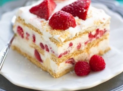 Ínycsiklandó gyümölcsös krémes, sütés nélkül! Ez a recept egyszerűen fenséges!