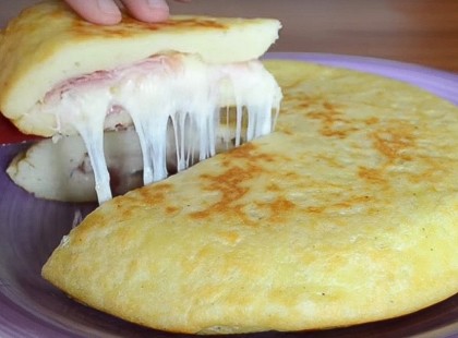 Káprázatos sajtos burgonyapogácsa serpenyőben sütve! Ínycsiklandó finomság!