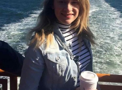 A lányt három férfi követi teherautóval – úgy dönt jól megleckézteti őket