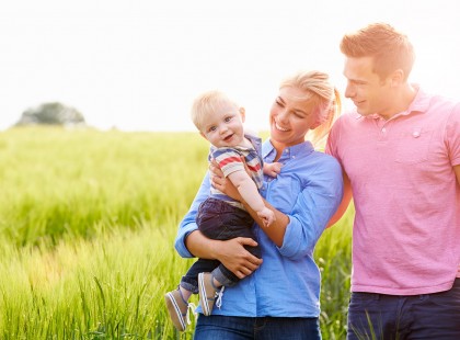 Új támogatást vezetnek be családoknak, amit igényelni sem kell, automatikusan fog járni! Az 1 gyermekesek is megkapják! A támogatás minimális összege 138 ezer forint lesz!
