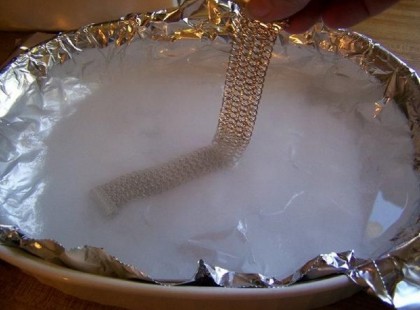 Az arany és ezüst ékszerek ragyogóak lesznek, ha ezzel a keverékkel tisztítod őket!