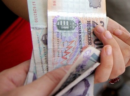 Pozitív változás jön a magyar fizetéseknél, munkabéreknél és a családi pótléknál!