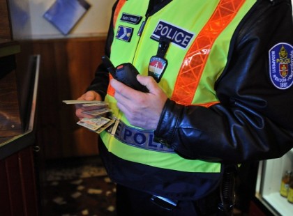 Hajnalban csörög a telefonom..egy 