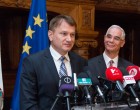 Hivatalos kormányfelhívás! 1,3 millió embernek mától ez is ingyen van