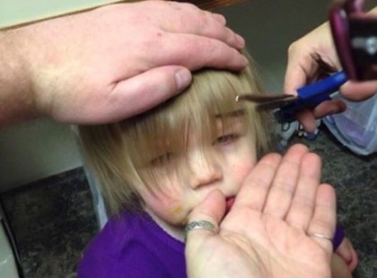 Ennek a kislánynak olyan gyönyörű frizurája van amit még soha nem láttunk – apukájának köszönheti