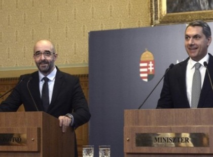 Bejelentették!Év végén háromszor jön a postás : Mindent megkapnak a nyugdíjasok!