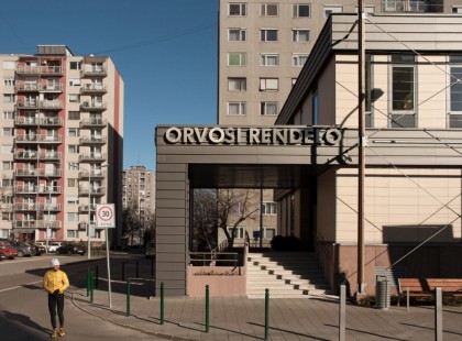 Fél éve nem jó a lift a kórházban, a folyosón vizsgálják a betegeket