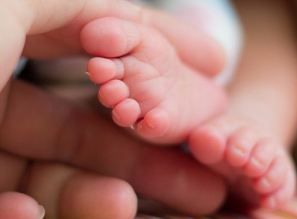 A szülés rendben zajlott, de miután az ikrek megszülettek, az orvos hirtelen felkiáltott. Ő még ilyet nem látott