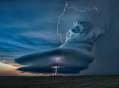 Figyelem! Riasztják a teljes lakosságot! Az országos meteorológiai szolgálat kiadta a legmagasabb figyelmeztetést! Holnap tegye az autóját biztonságos helyre, szedjen be minden bútort és egyebet a teraszról, erkélyről! 140 km/órás szél jön! Ezekben a megyékben lesz a legveszélyesebb!