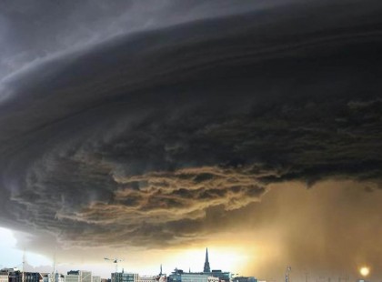 Magyarország nyugati részére már le is csapott a tomboló orkán.