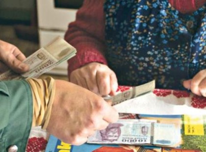 Novembertől már más utalja a nyugdíjakat: mutatjuk, mikor várja a postást