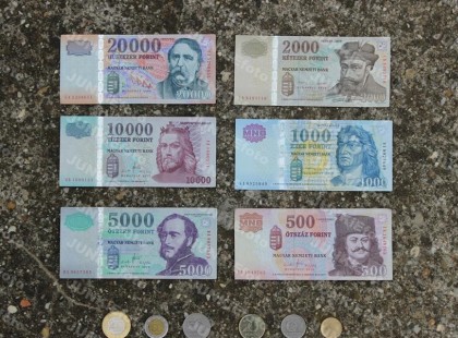 Ha ilyen pénz lapul a pénztárcájában, akkor óriási szerencséje van, mert 28 ezer forintot ér! A sorszámot nézze! Bármelyek pénztárnál, bármelyik automatánál megkaphatja!