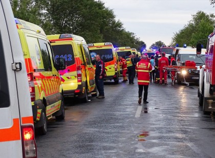 Egy rendőr meghalt, 15 megsérült az M5-ösön történt balesetben