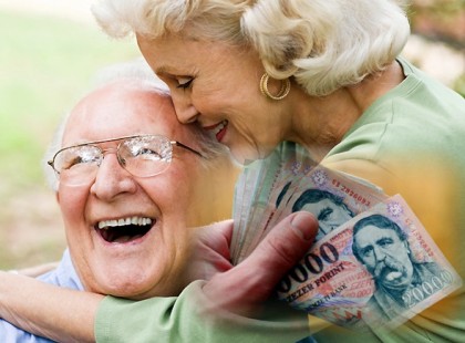 Sokkal több pénzt kapnak év végén a nyugdíjasok, mint hittük! Hihetetlen pénzosztás jön novemberben és decemberben!mutatjuk pontosan mikor és mennyi pénz áll a házhoz!