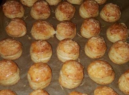 A legegyszerűbb és legfinomabb sajtos pogácsa receptje