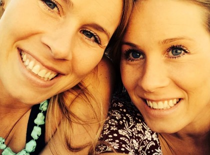 Az egypetéjű ikrek terhesek – furcsa módon segítettek egymásnak a szülésnél