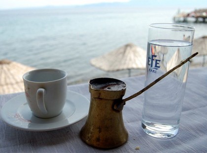 Ezért kell minden kávé után mindenképpen vizet inni… sokan nem tudják, pedig nagyon fontos!