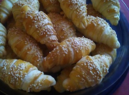 Vendégváró kis kiflik szezámmaggal – Több napig friss marad!