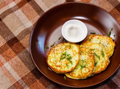 Volt otthon 2 cukkini, pár perc alatt ínycsiklandó lepénykéket készített belőle!