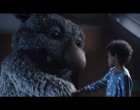 Ez az idei év első igazán jó karácsonyi reklámja! A John Lewis áruházlánc bő két perces reklámja több, mint aranyos. Magával ragadó és tényleg arról szól, amiről a karácsonynak kellene. A szeretetről.