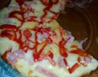 A legegyszerűbb gyors pizza palacsintasütőben sütve