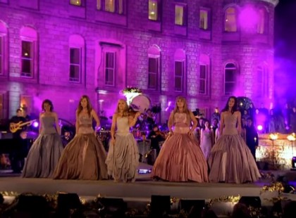 Csodálatos, így még nem hallottuk ezt a dalt! Egyszerűen lenyűgöző!