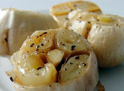 Süsd meg a fokhagymát, hogy meggyógyítson. Már 6 gerezd csodákat tesz az egészségeddel