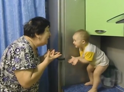 Mai nap legcukibb videója: Nagymama és unokája átbeszélik az élet nagy dolgait