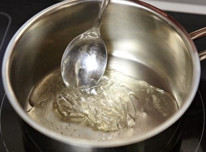 Sima, ránctalan bőrre vágysz? Csak egy csomag filléres zselatinra lesz szükséged!