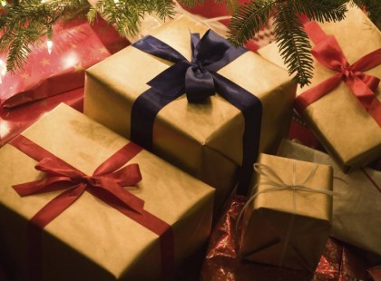 60 év felettiek figyelem! ezek a 60 év felettiek karácsonyi csomagot is kapnak ajándékba! Ne lepődjön meg – csomagküldő szolgálat viszi házhoz!