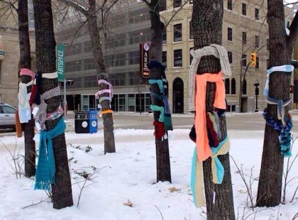 Sálat látsz a fa körül vagy a villanyoszlopon? Idén karácsonykor ez a jelentése!