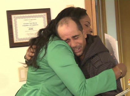 A hajléktalan 3 millió forintos nyertes szelvényt talál de mikor visszaadja megváltozik egész élete