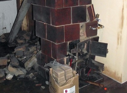 Friss!Cserépkályha robbant fel egy családi háznál.Mutatjuk mi okozta!