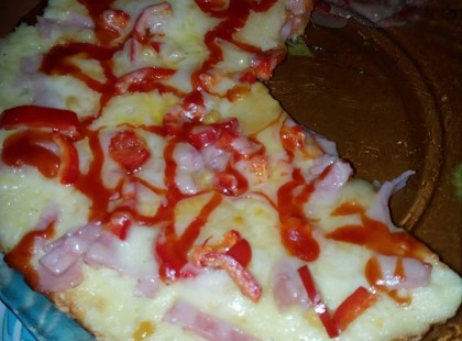 A legegyszerűbb gyors pizza palacsintasütőben sütve