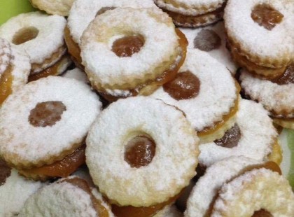 A világ legegyszerűbb linzer receptje – Minden ünnepre apró süteménynek