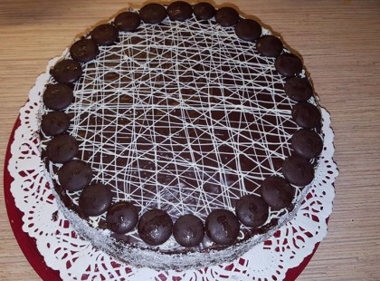 Egy kis túró torta szülinapra, csokival borítva! Ellenállhatatlan édes csoda!