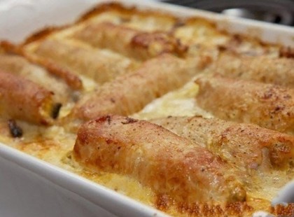 Fenséges sajtos hústekercs, tejszínes szószban sütve!