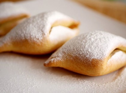 Karácsonyi töltött párnácskák, hát van ennél gyönyörűbb aprósütemény? Örök kedvenc!