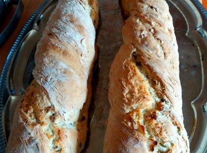 Kézzel dagasztott olívás rozmaringos kenyér