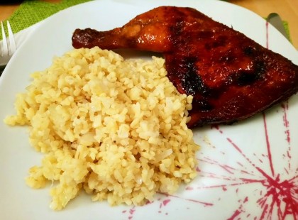 Különleges mézes csirkecombok bulgurral! Ha egy fenséges ebédre vágysz, próbáld ki!