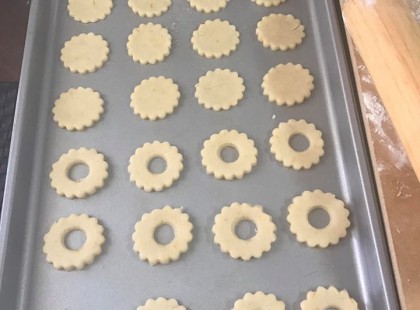 Omlós linzer, a tökéletes karácsonyi aprósütemény! Nem hiányozhat az ünnepi asztalról!