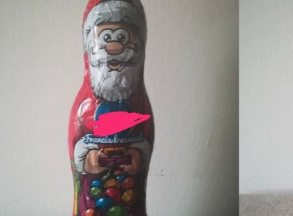 VETTEM A TESCÓBAN CSOKI MIKULÁST. AMIKOR KICSOMAGOLTAM JÖTT A MEGLEPETÉS