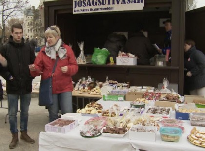 Jótékonysági sütivásáron csapott le a hatóság. Egy nagymama sütijét választották ki kivizsgálásra, és jött is a büntetés