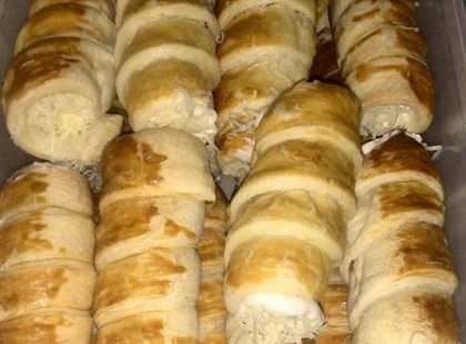 Gyorsan elkészíthető habkönnyű sajtos roló, ezzel az ínycsiklandó csodával nem lehet betelni!