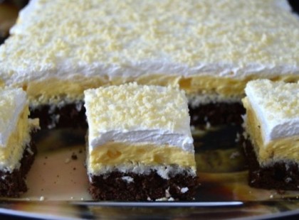 Ilyen finomság kerül az ünnepi asztalra: kókuszcsókos, vaníliakrémes csoda!