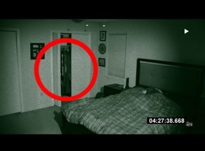 Rázta a hideg és libabőrös volt állandóan, pedig 24 fok volt a szobában. Az éjjellátó kamera felvette, hogy mitől rázza a hideg