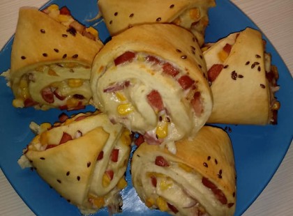 Sonkás kukoricás háromszög – Kb 15perc alatt össze lehet dobni, én 4kor kezdtem és negyed6kor már falták!