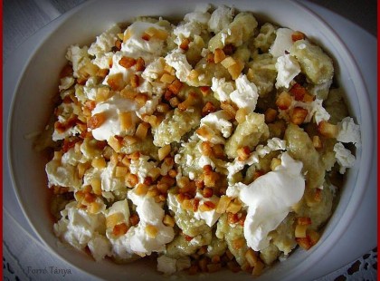 Sztrapacska, avagy burgonyás galuska sok szalonnával és minden jóval!