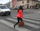 Elgázoltak egy fiatal nőt a zebrán a Frangepán és a Béke út kereszteződésében