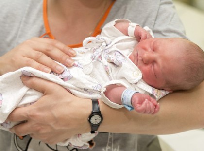 Ő az idei év első babája: egy perccel éjfél után született meg Balázs Imre